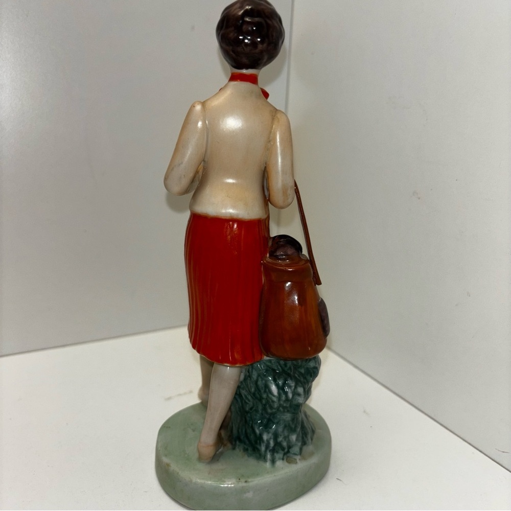 Tupperware Series II ceramic “Tupperware Lady” art deco style figurine - Picture 3 of 7
